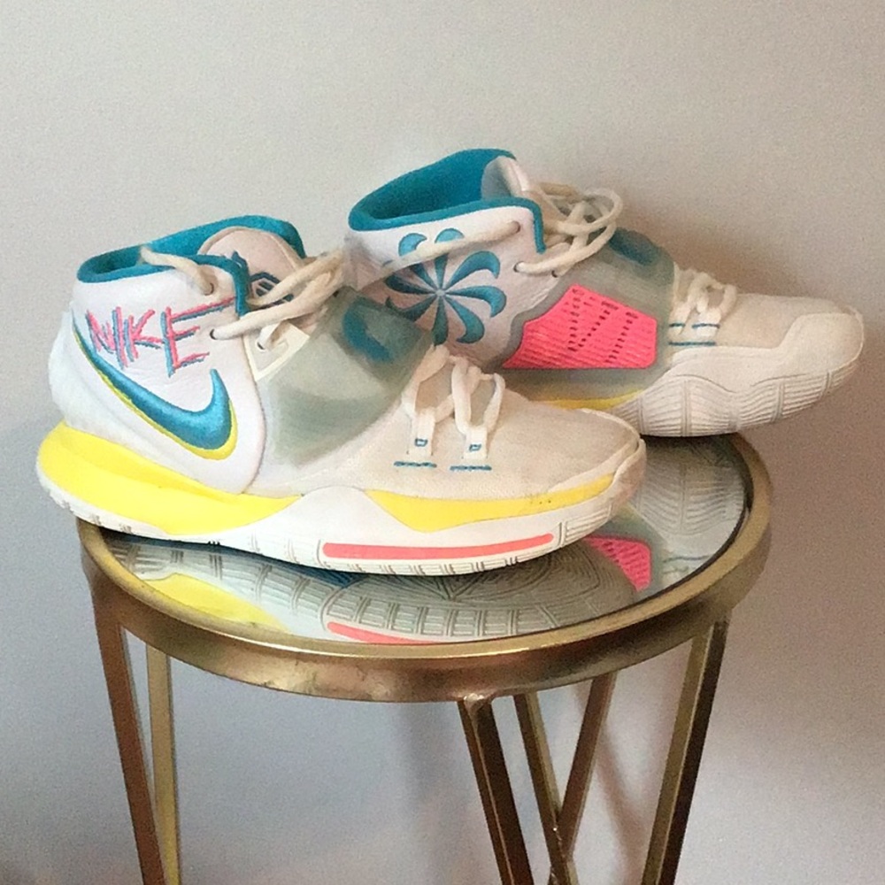 Nike Pink and White Sneakers Modern Athletic Design